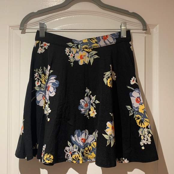 Urban Outfitters (Kimchi Blue brand) button down skirt, Size S - Picture 3 of 4